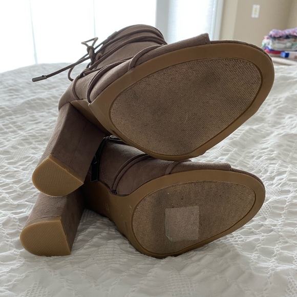 Tan peep toe booties - Picture 5 of 5
